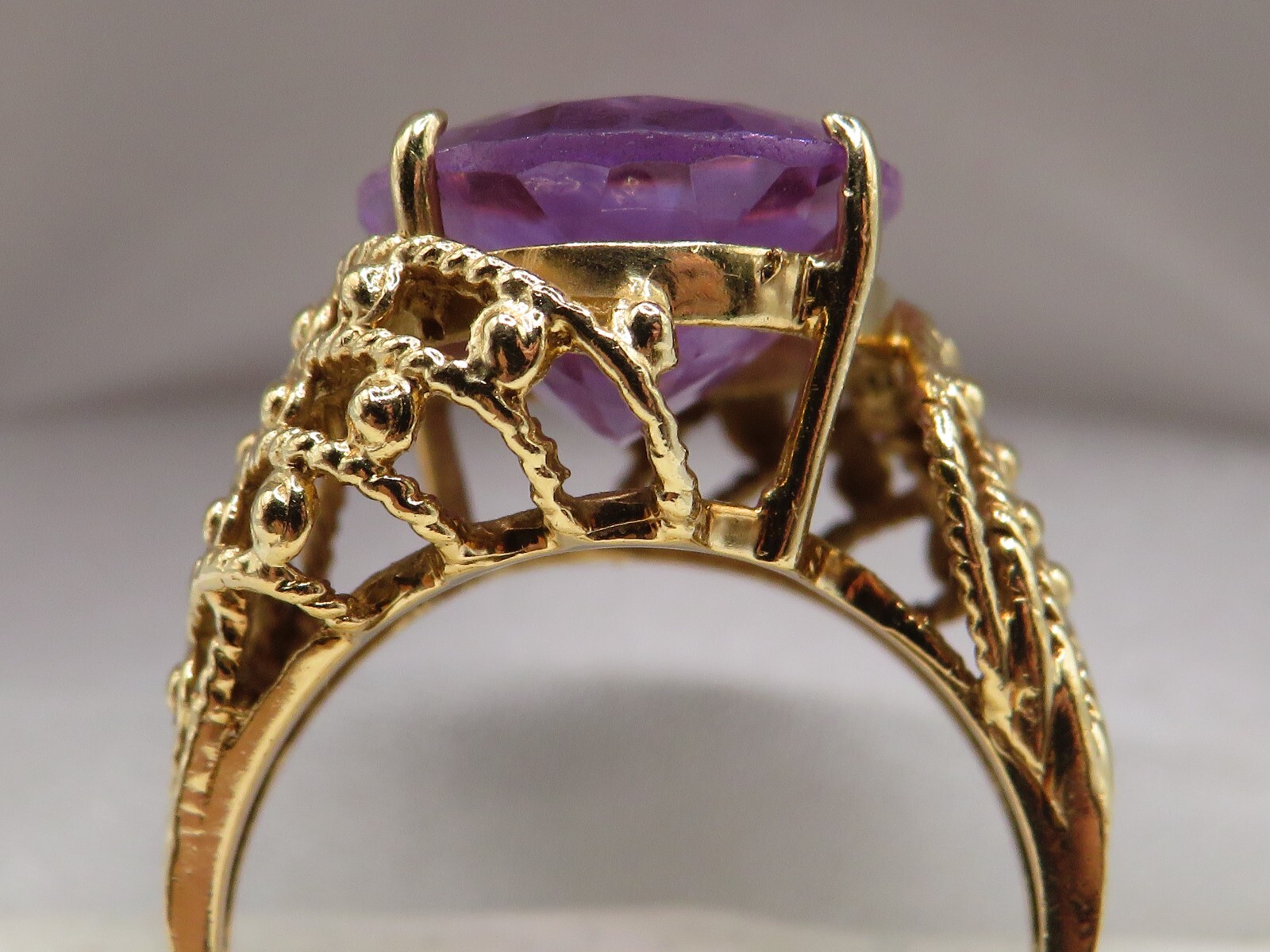 10K YELLOW GOLD RING w 7.2ct AMETHYST in a FILIGREE-STYLE SETTING – SIZE: 7*