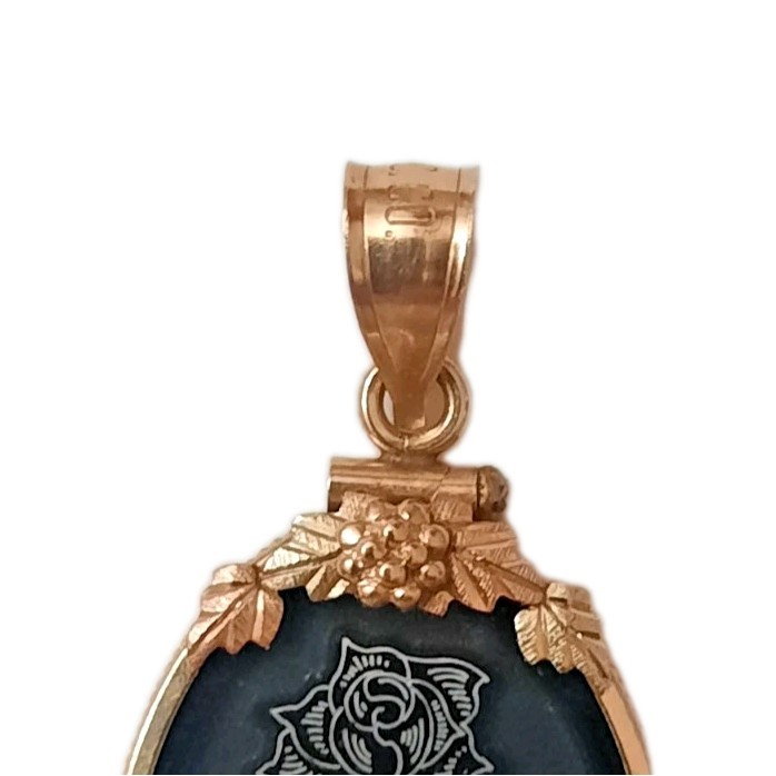 Black Hills Gold 10k Coleman Rose Onyx Bezel Pendant