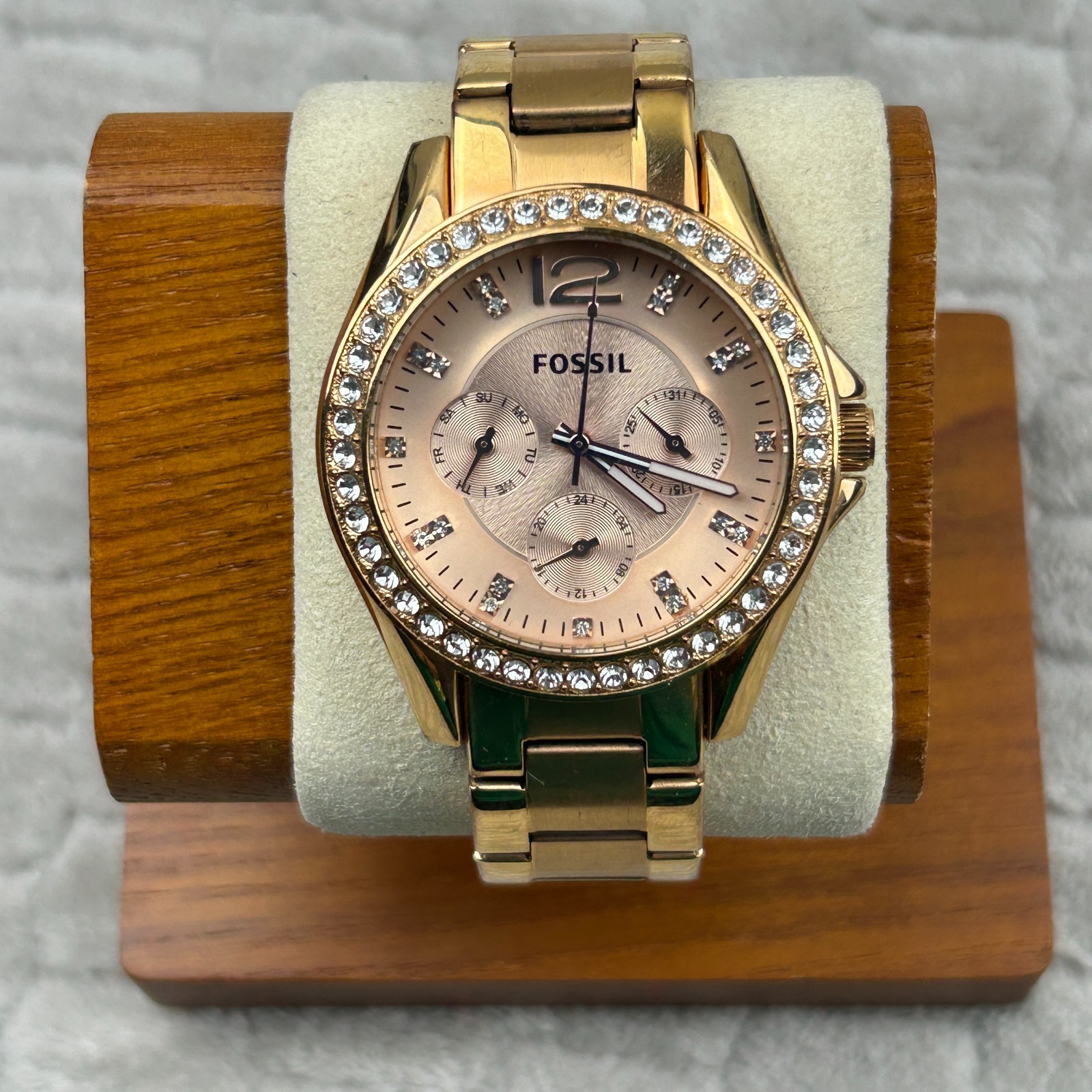 Fossil Riley Womens Watch 38mm Rose Gold Tone Crystals ES2811 New Battery 5.5″