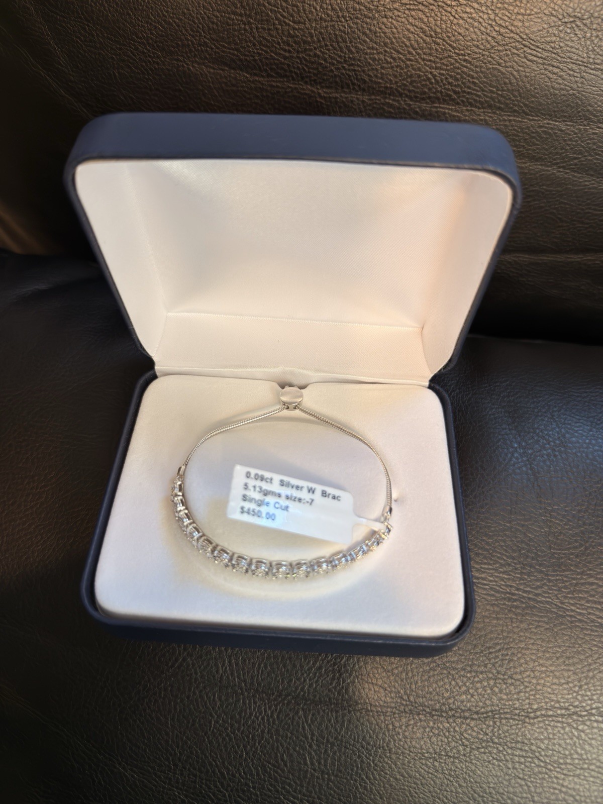 0.09 Ct silver bracelet, 5.13 gms, size 7. Single cut