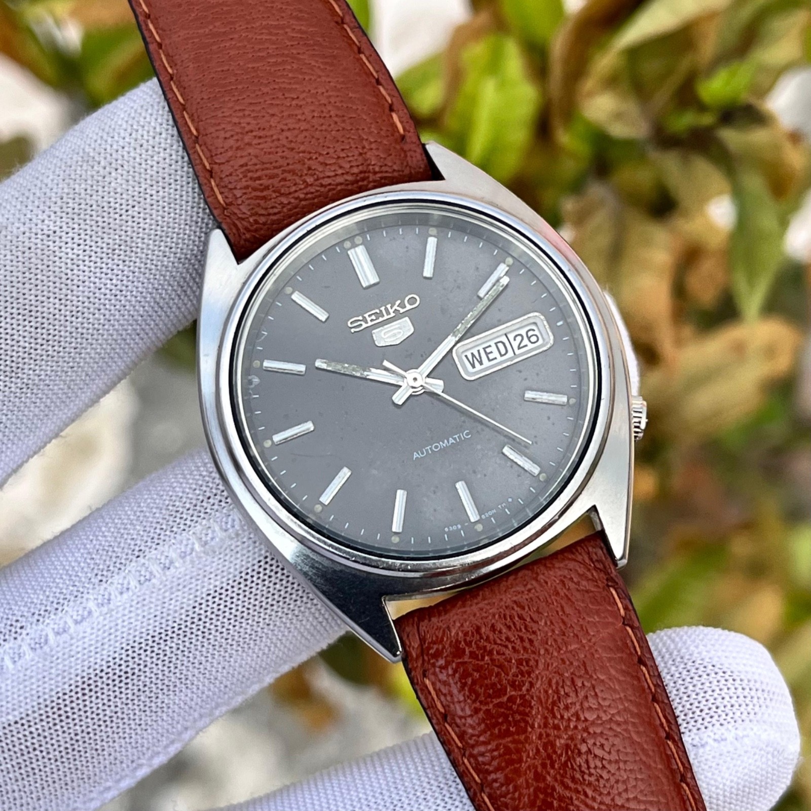 Vintage Seiko 5 Automatic Black Dress Formal Dial Japan Made Men Watch 6309-8840