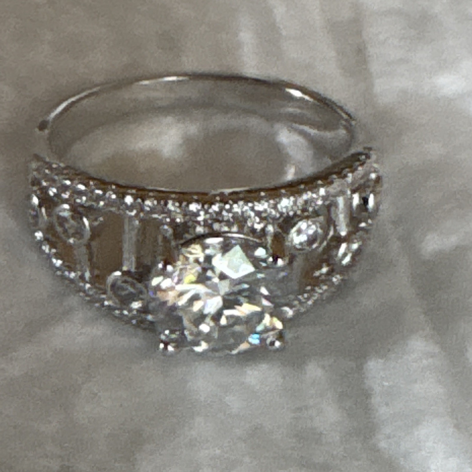 Sz 8 2.0ctw GRA Certified D Color Round Moissanite Ring CR7223