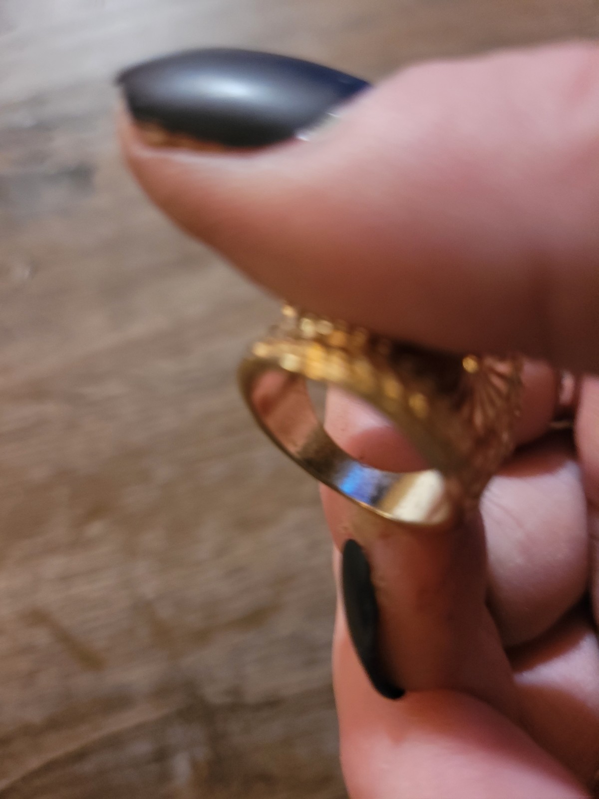 Wide Goldtone Band Ring Floral Star Design Women’s Fashion Costume Jewelry