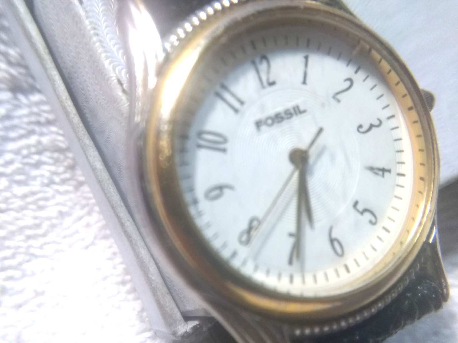 Fossil Authentic EC-8734 Quartz Watch White Dial Black Leather New Bat Works !!!