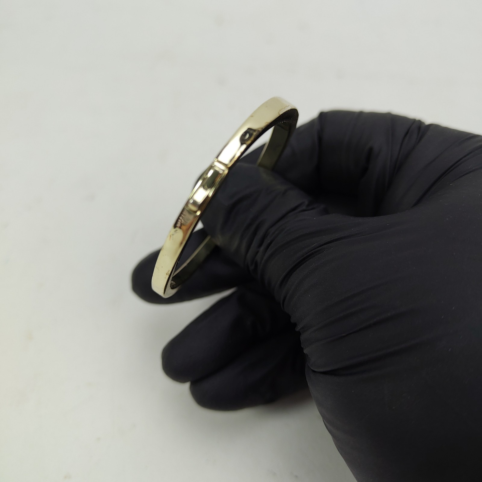 KENDRA SCOTT Zorte Gold Tone Bracelet Hammered Hinged Bangle S/M 16cm 6.25″