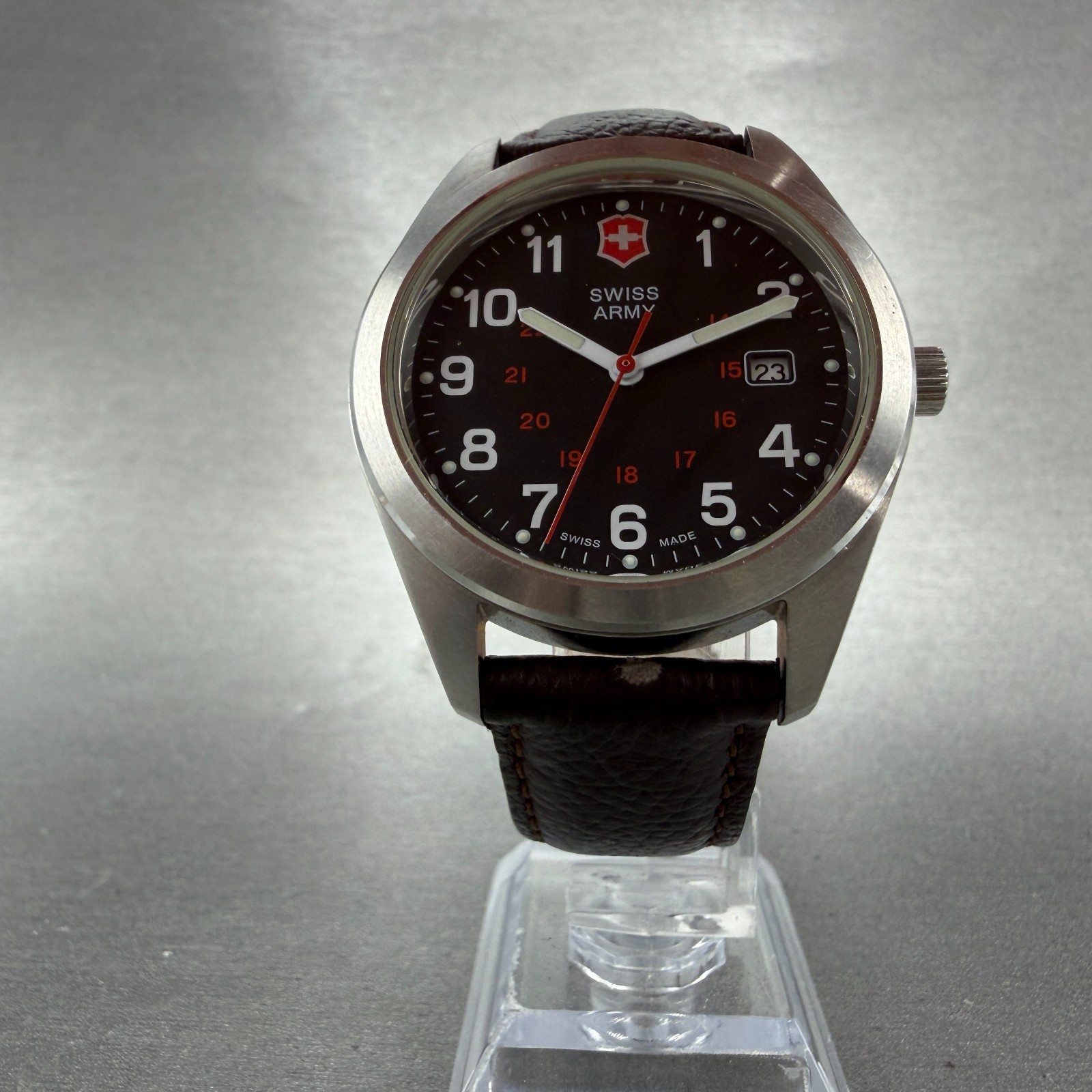 Victorinox Swiss Army Garrison Watch Men 40mm Black Dial Steel Date Round Worksd