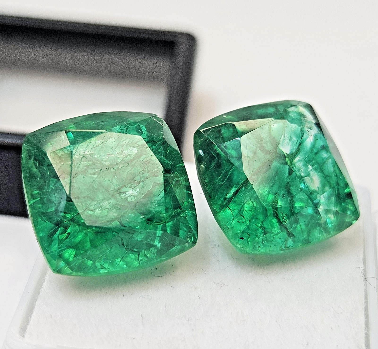 Cushion Pair Green Emerald Colombian 17-18 Ct Natural Gemstone For Earrings