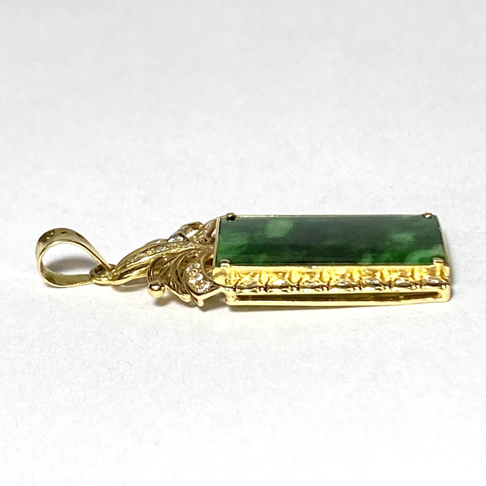 18K Yellow Gold Jade 0.27ctw Diamond 35mm Pendant 6.1g