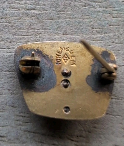 GENERAL SYSTEM GTE TELEPHONE ENAMEL DIAMOND CHIP 10 K GOLD PIN 2 GRAMS