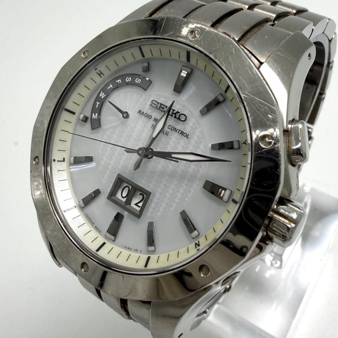Seiko Brightz 8B43-0AA0 Big Date Solar Wristwatch White Dial Silver