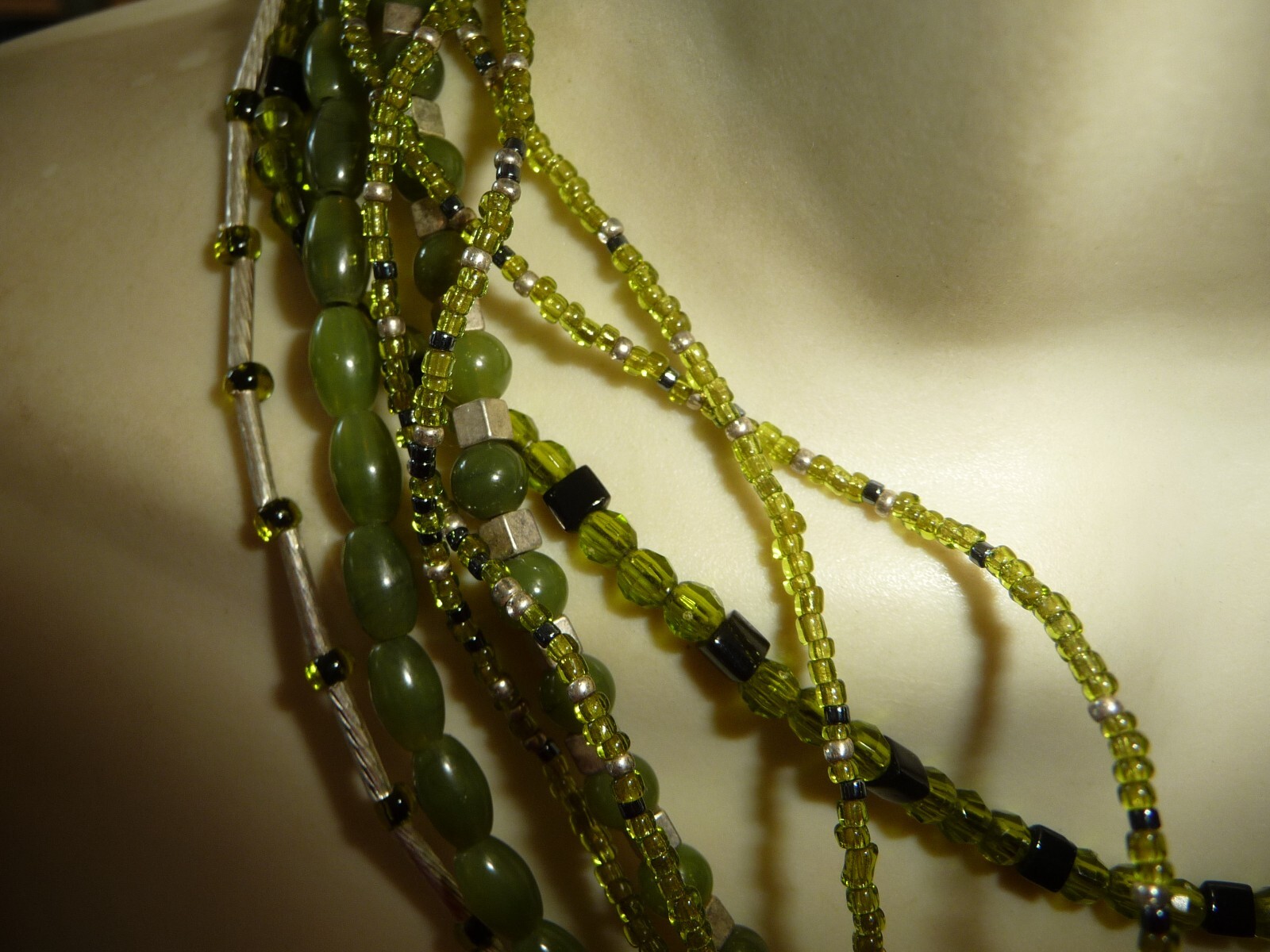 OLIVE GREEN BLACK & SILVER TONR BEADS 8 STRANDS NECKLACE #7/28A