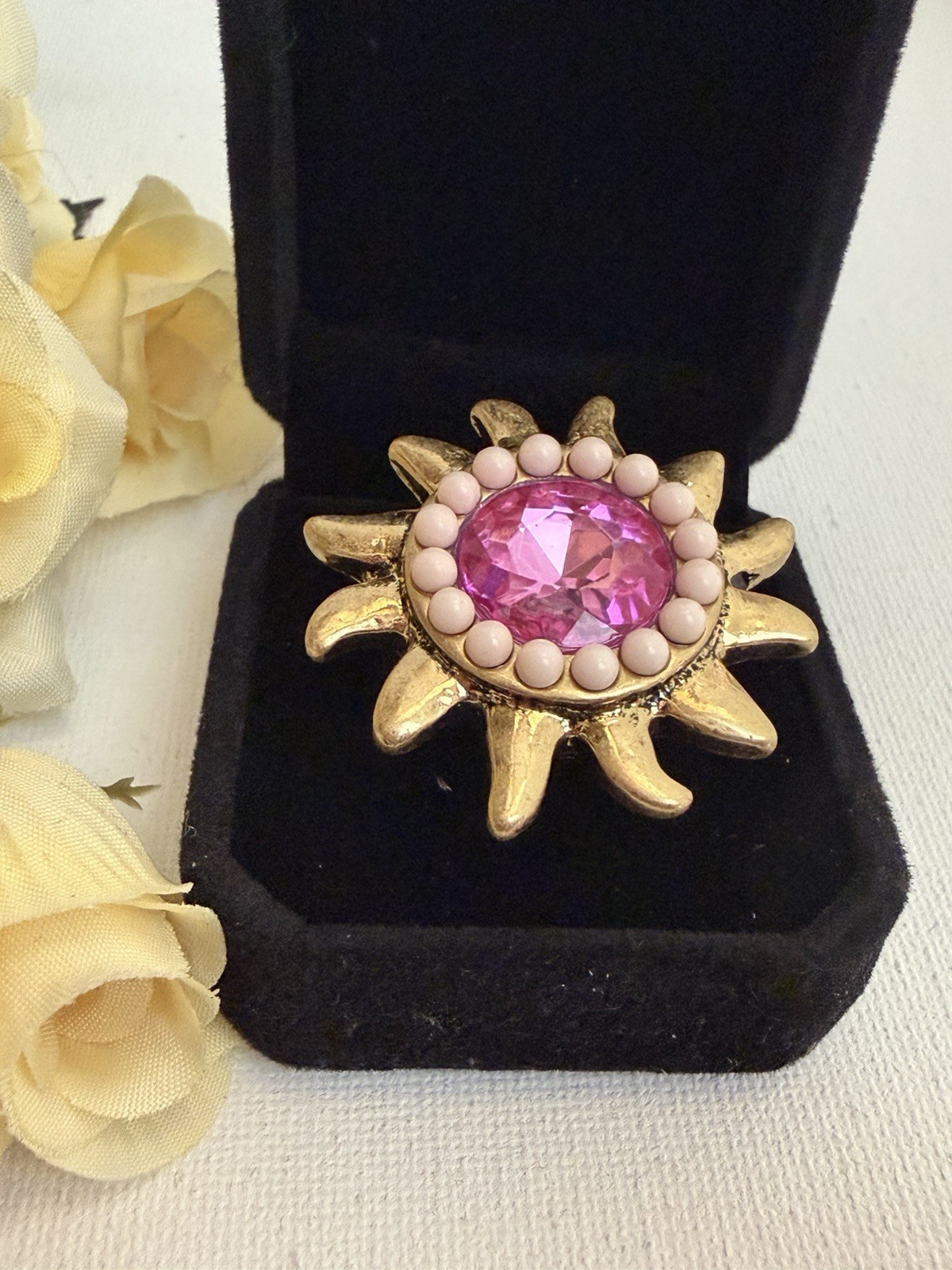 Kurt Geiger London Sunburst Crystal Embellished Cocktail Ring Sz 9