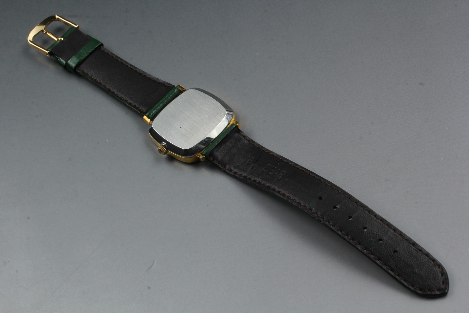 Vintage 1978 Near MINT OMEGA De Ville Cal.1330 31mm Gold Square Qz Men’s Watch
