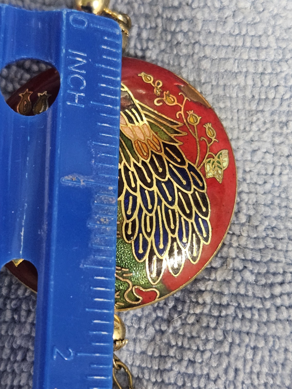 VINTAGE CLOISONNE COLORFUL PUFFY 2-SIDED PEACOCK FLORAL ROUND PENDANT W/24″ CORD