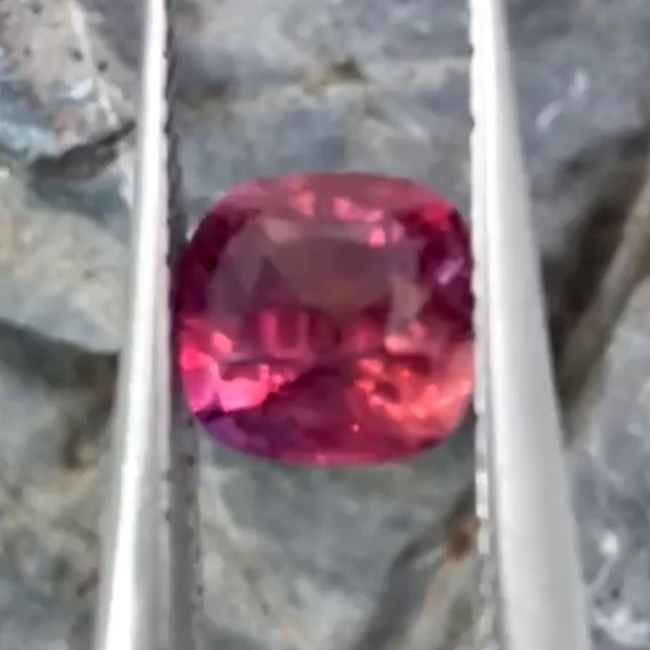 1.02Ct Natural Unheated Exceptional Purplish Pink Sapphire