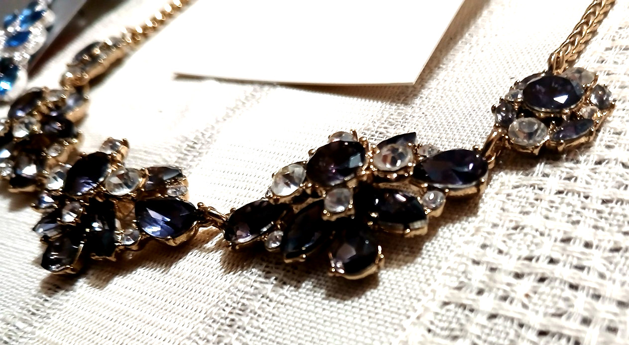 BEAUTIFUL CHARTER CLUB Purple & Blue LAYERED Gold Tone NECKLACE & EARRINGS SET