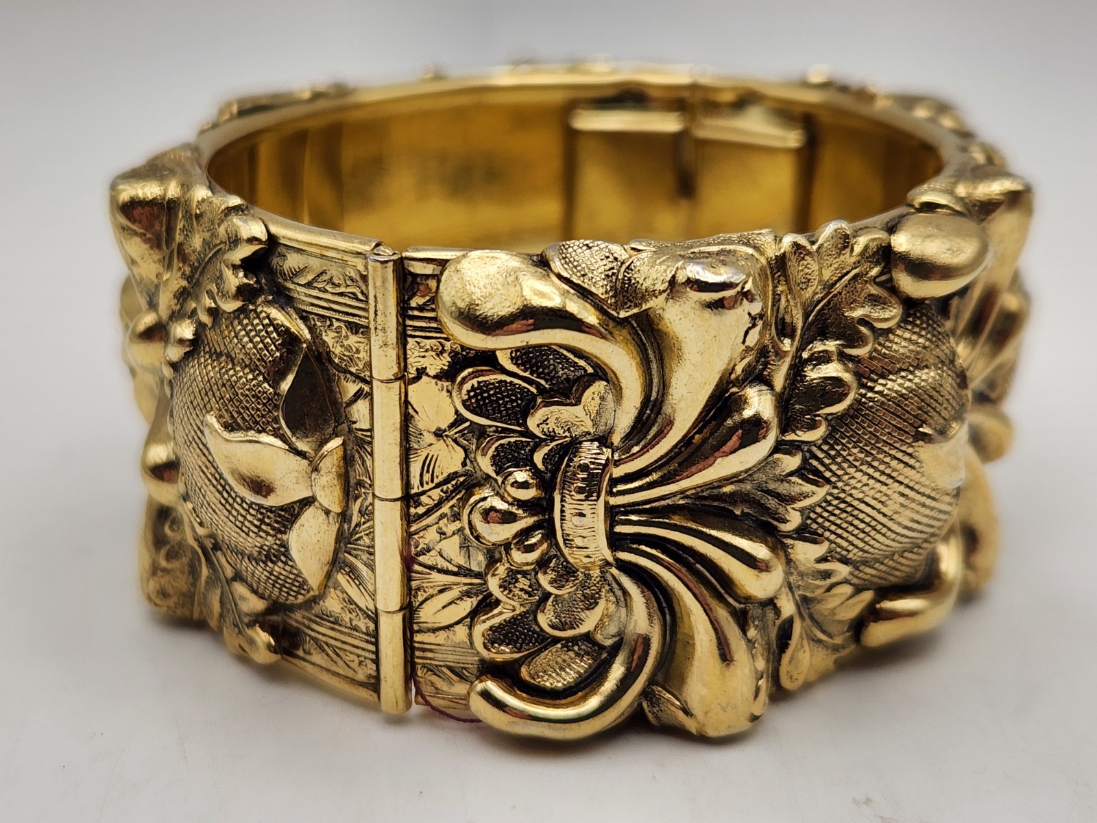Whiting & Davis Signed Vintage Ornate Bangle Bracelet Hinged Gold Tone Push Lock