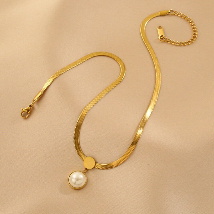 Woman 18k Gold Plated Stainless Steel Round Pearl Charm Flat Snake Chain