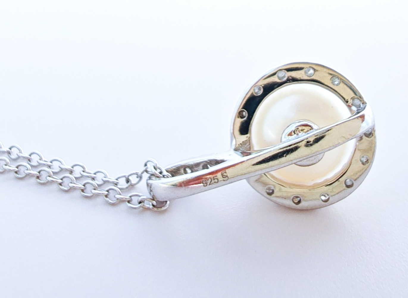 925 Silver Pearl & Genuine Diamond Pendant Necklace • 8mm • 18″ Chain • 2.80g