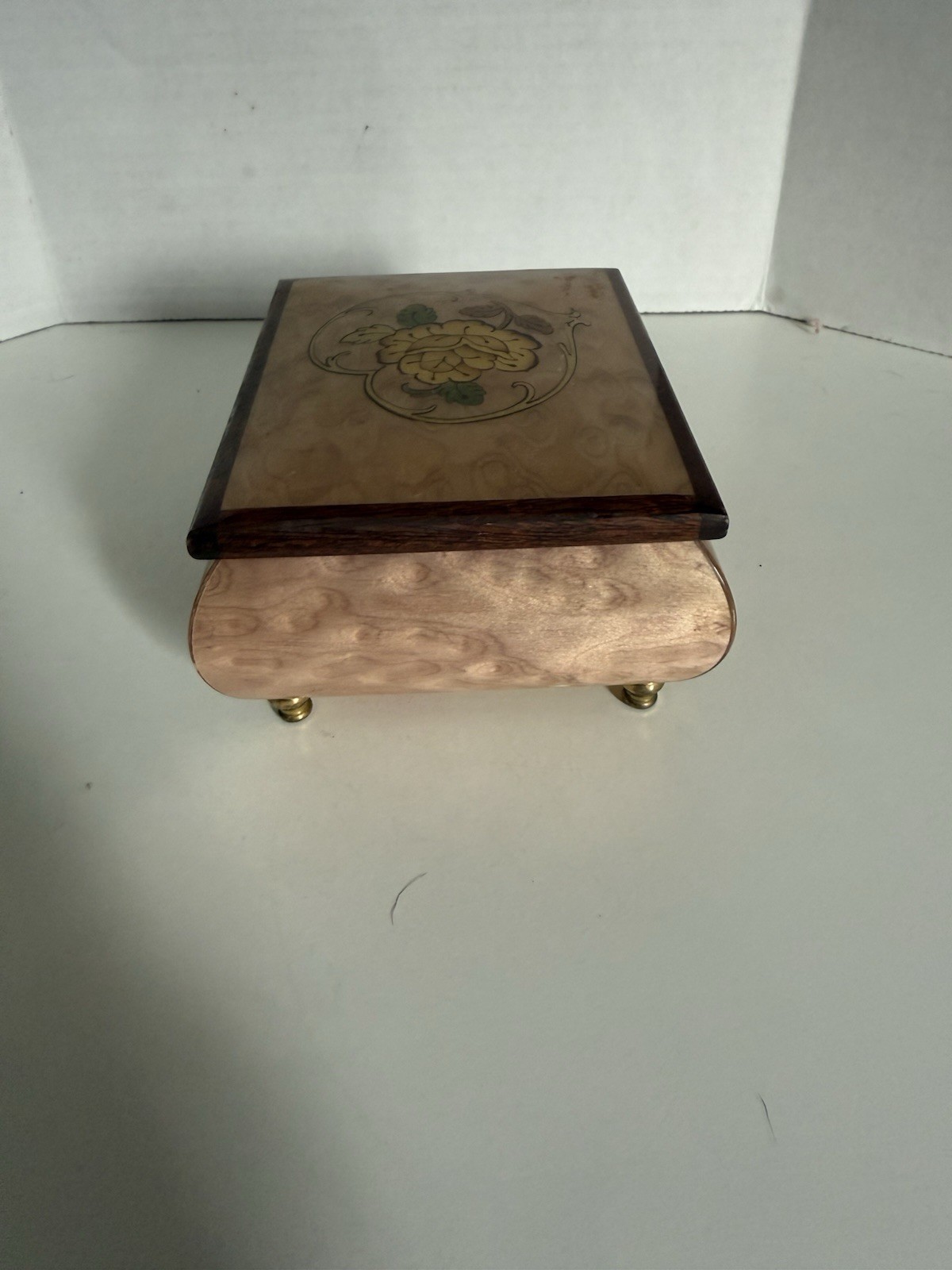 Vintage Italian Floral Inlaid wood Jewelry Trinket Dresser Box 4.5″ x 3.5″ x 2″