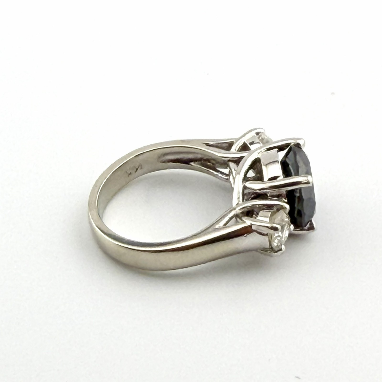 3.75 CT BLACK DIAMOND ENGAGEMENT RING W/2 SIDE STONES SI2 H-I – 14KWG 7.36G SZ 6