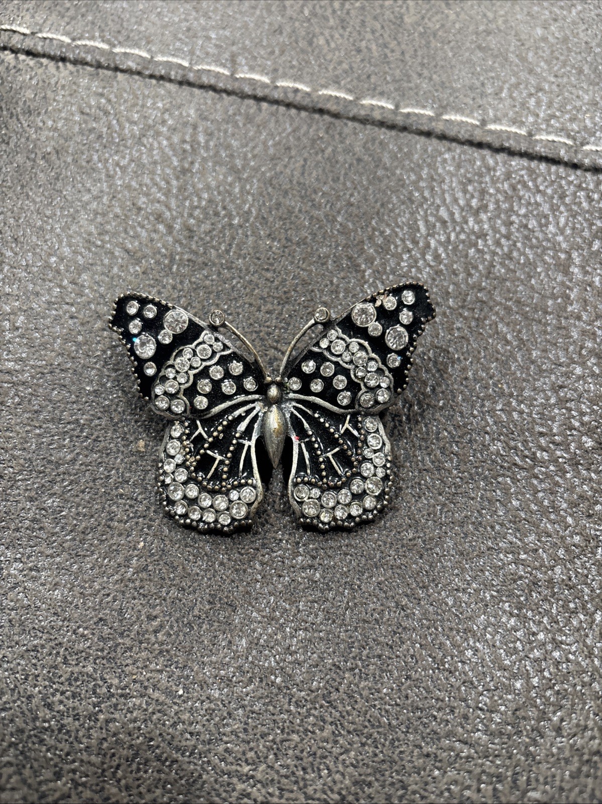 vintage rhinestone butterfly ring featuring a stretchy band design.