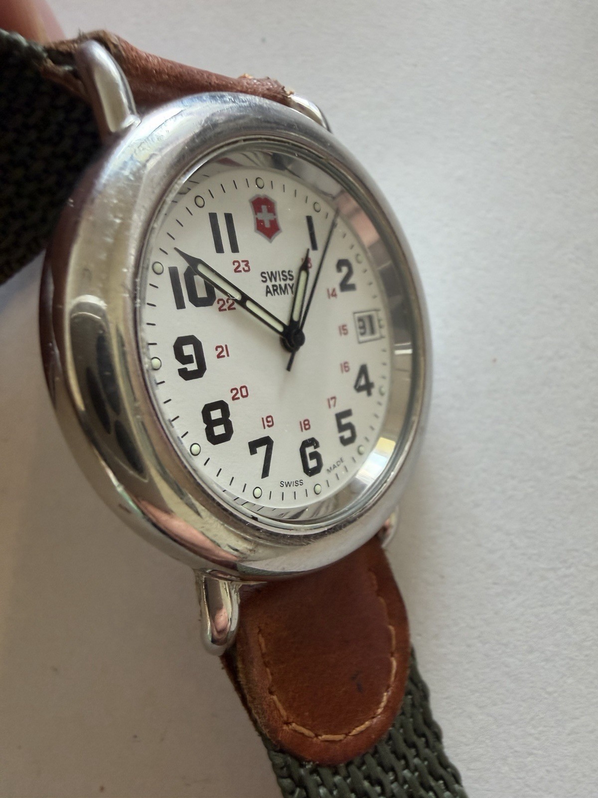 Victorinox Swiss Army Quartz Analog White Dial SS Case 100m Date Swiss Made