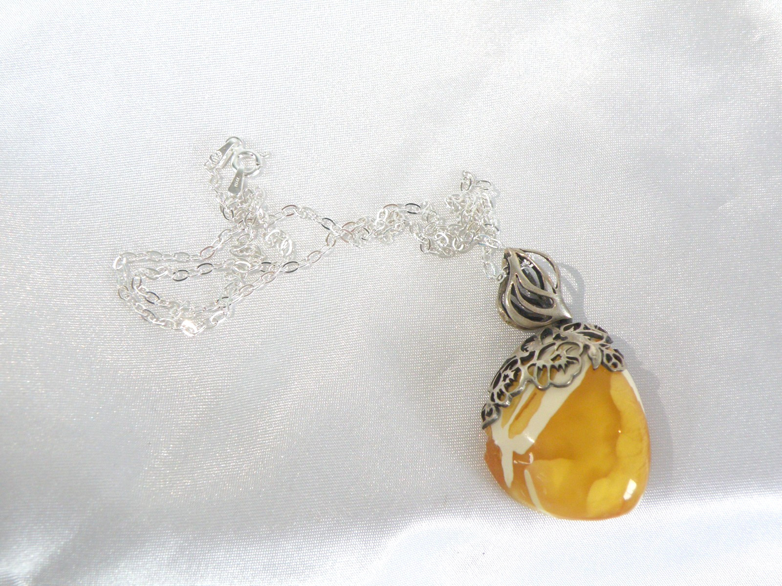 Vintage Sterling Silver 925 Butterscotch Egg Yolk Amber Pendant Necklace