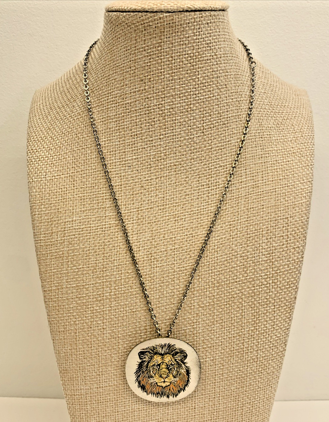 Vintage Reed and Barton Silver Tone Lion Face Pendant Necklace 17″