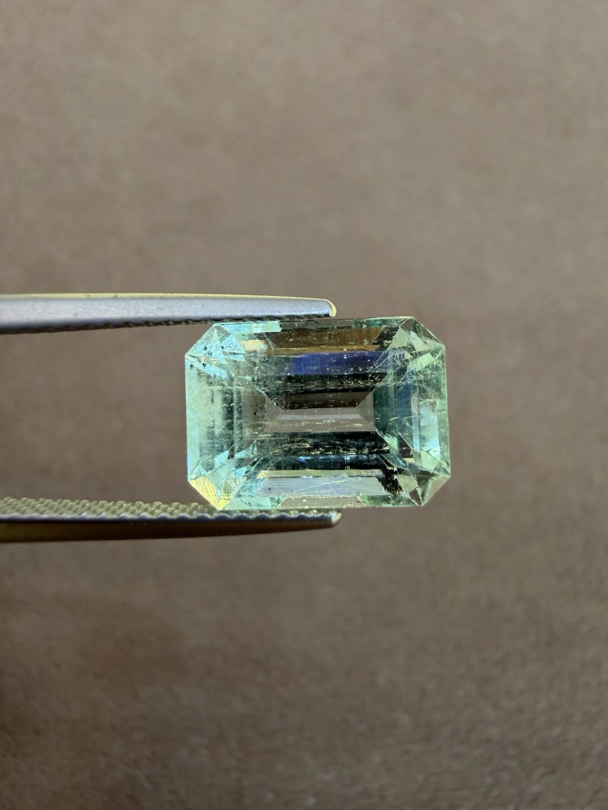 Natural Colombian Emerald 4.48ct – Bright , Excellent Transparency