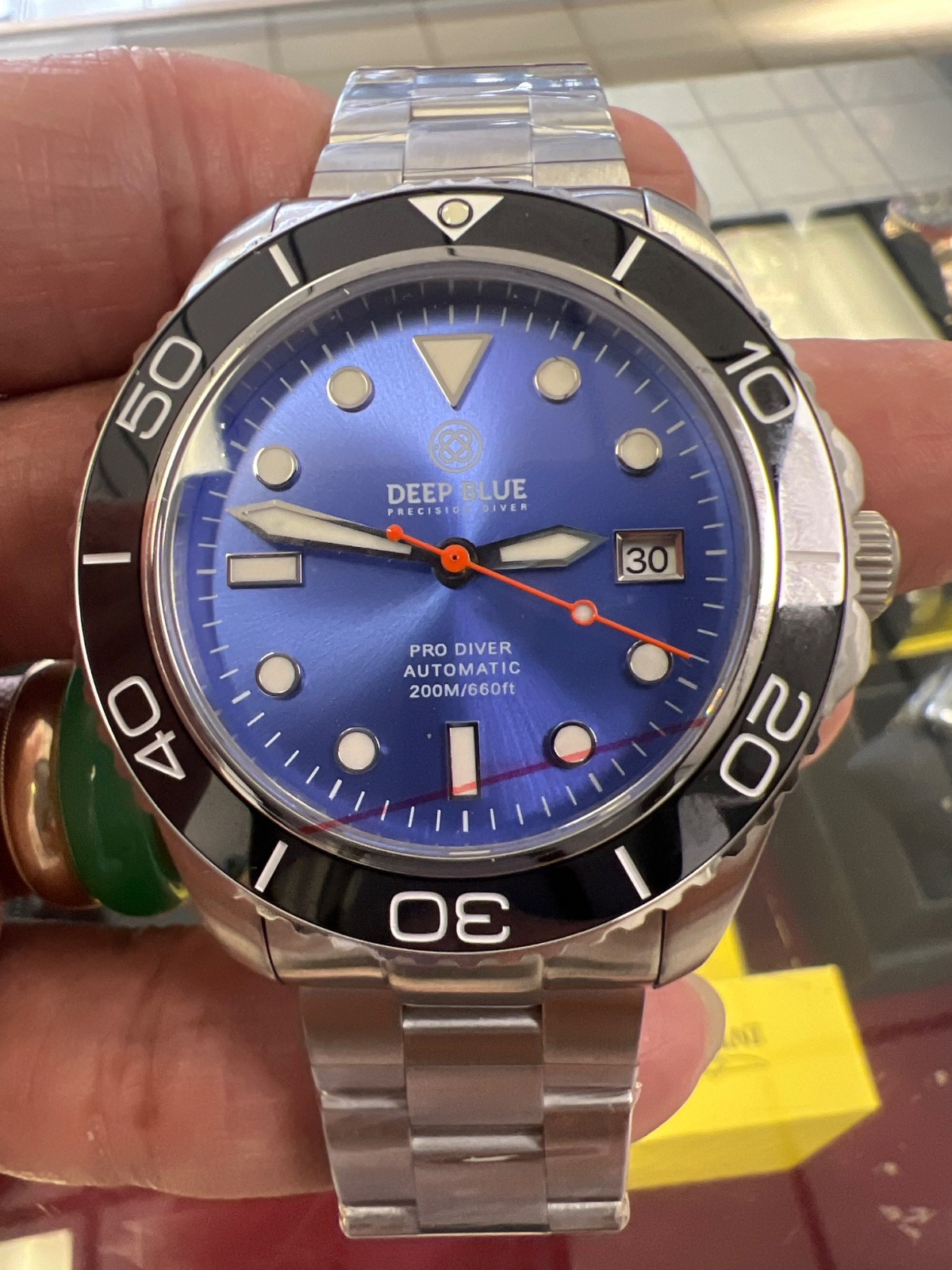 PRO DIVER 200 BLUE BLACK GRADIENT DIAL 42.5MM AUTOMATIC BRACELET DIVE WATCH