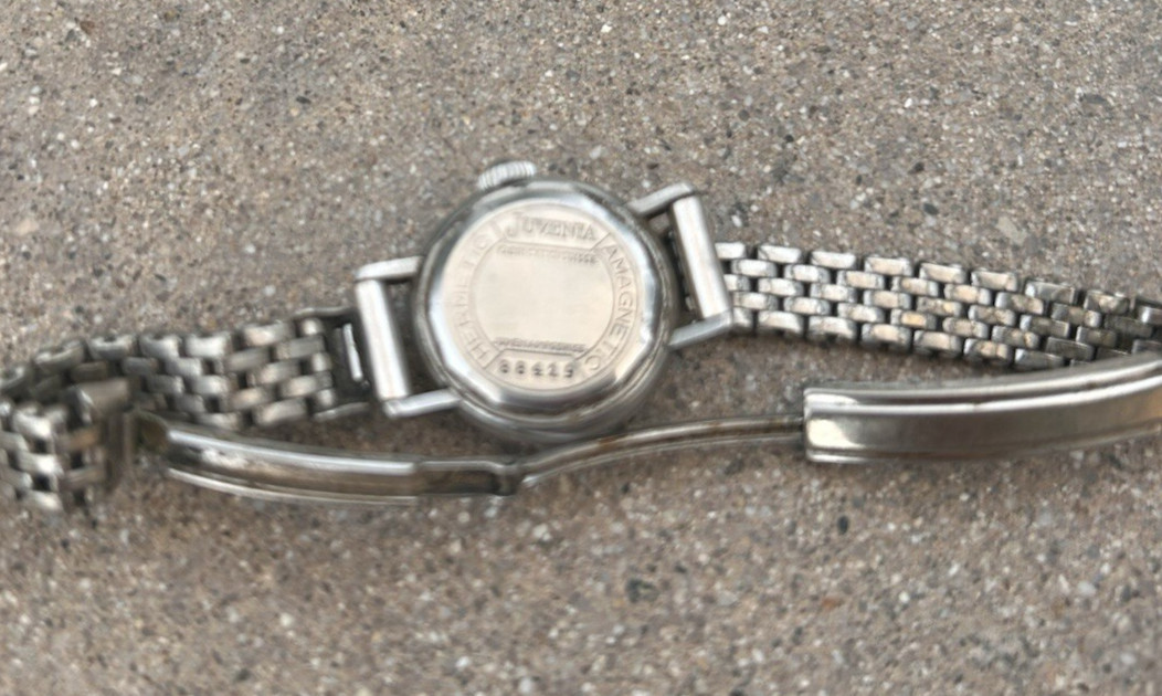 Vintage JUVENIA Ladies’ Hand-Wound Watch Working Condition Engraved By Kreisler