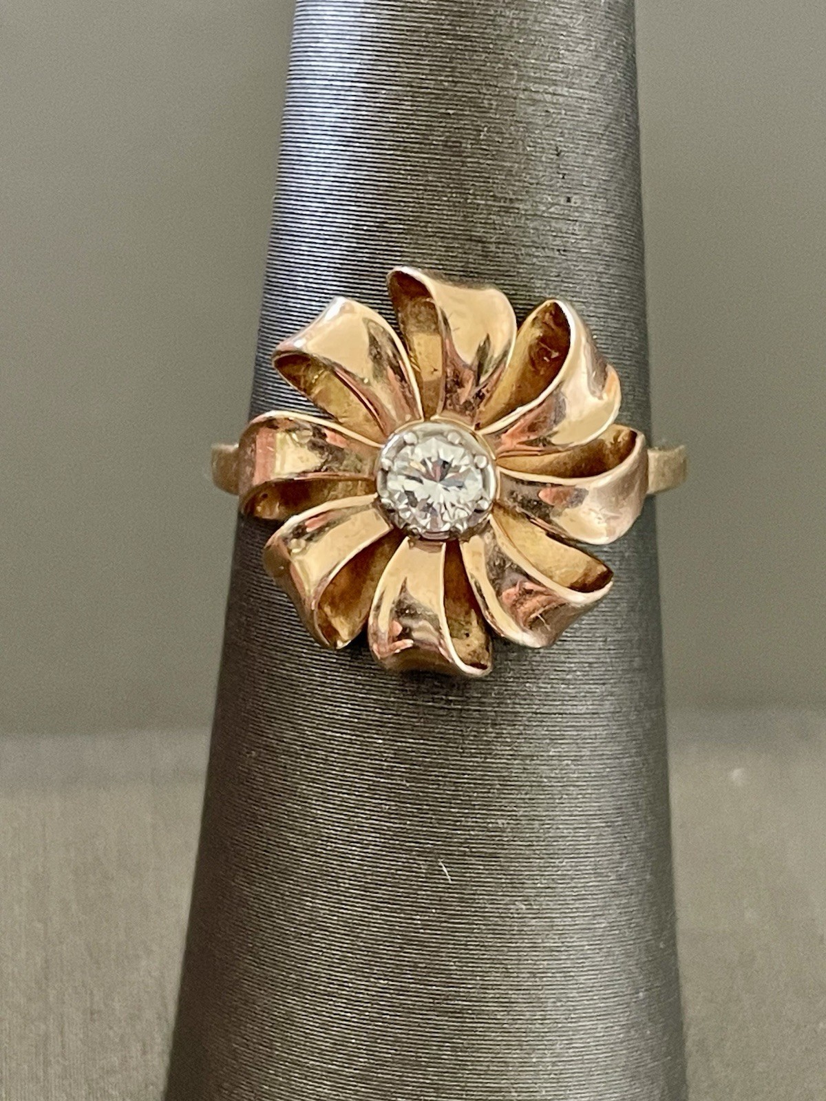 Vintage 14K Gold JABEL 0.14CT Diamond Spiral Flower Ring. Size 6 (L71)