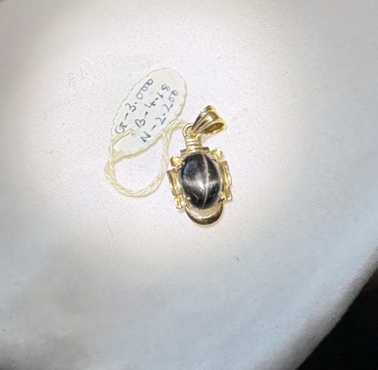 Vintage NOS Star of India Pendant in 18K Gold Setting