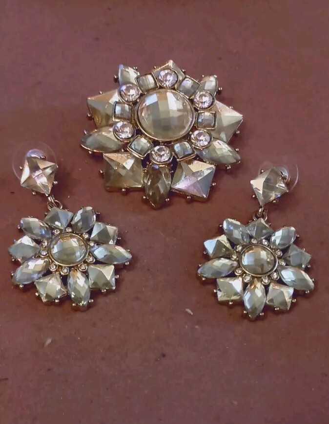 Brooch & Earrings Gift Set Faux Stones diamonds and Rhinestones.