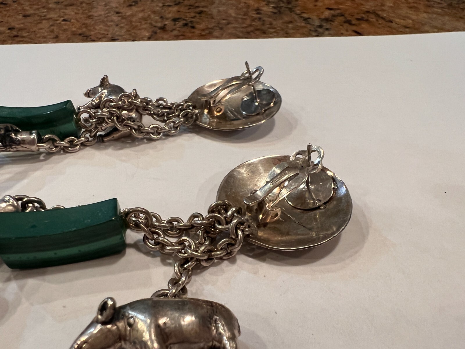 Vtg Susan Cummings hammered 925 silver Animal earrings with Malachite.