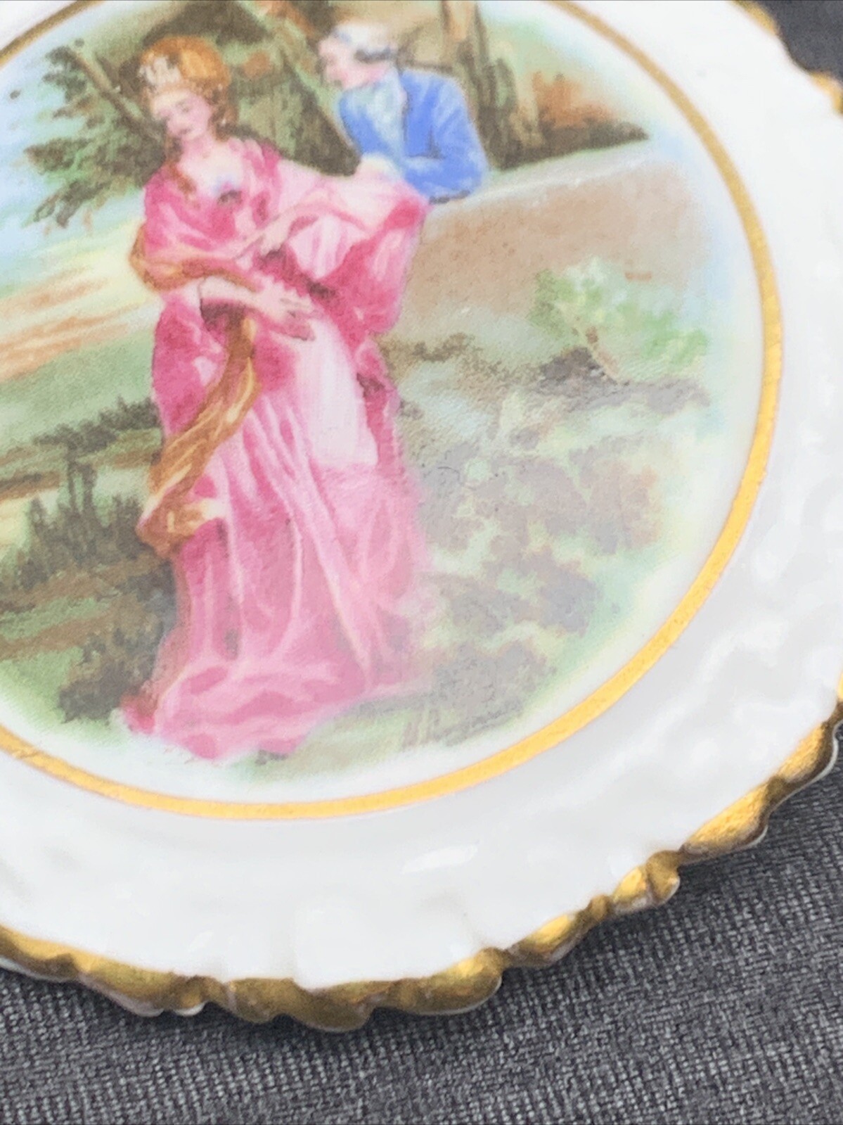 COALPORT Courting Couple Pin Brooch 2-1/8″ Made in England HALCYON DAYS ENAMELS
