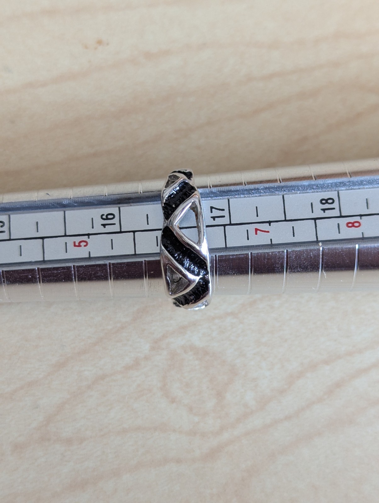 S 18K I Black Inlay Band Ring Size 6 4mm Wide Signed With 5 C or GE