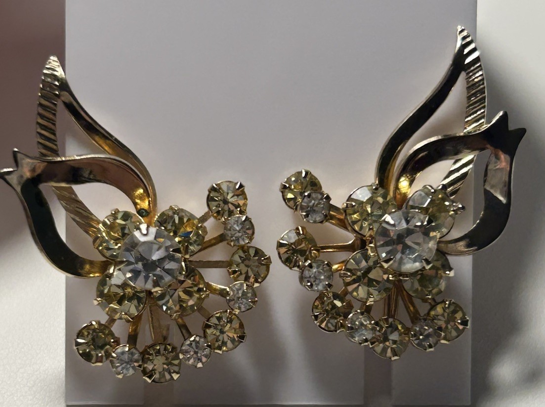Vintage Sarah Coventry Rhinestone Clip Earrings Gold Tone Jonquil Floral 1960s