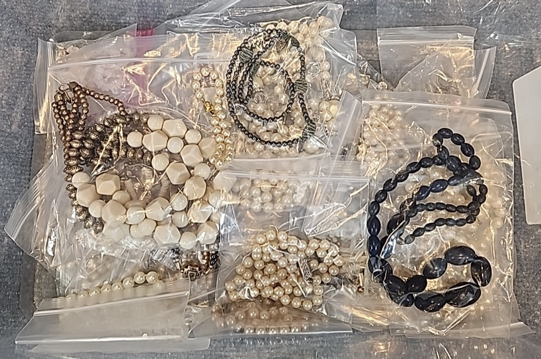 Jewelry Wearable Vintage Collection 5 Lbs Lot #515 See Description