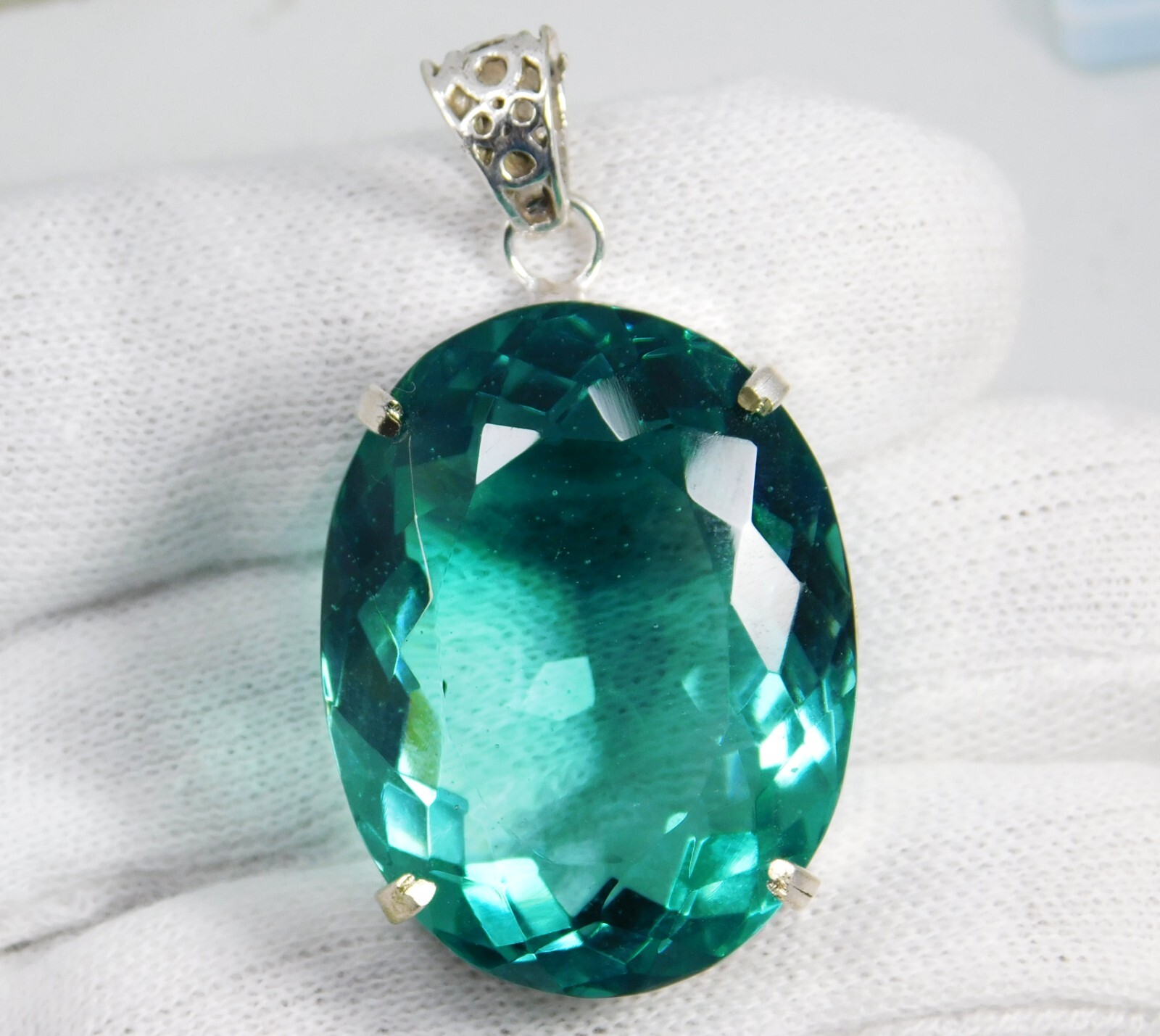 Certified, Natural 138.20 Ct Excellent Blue Aquamarine Pendant Oval Cut Gemstone
