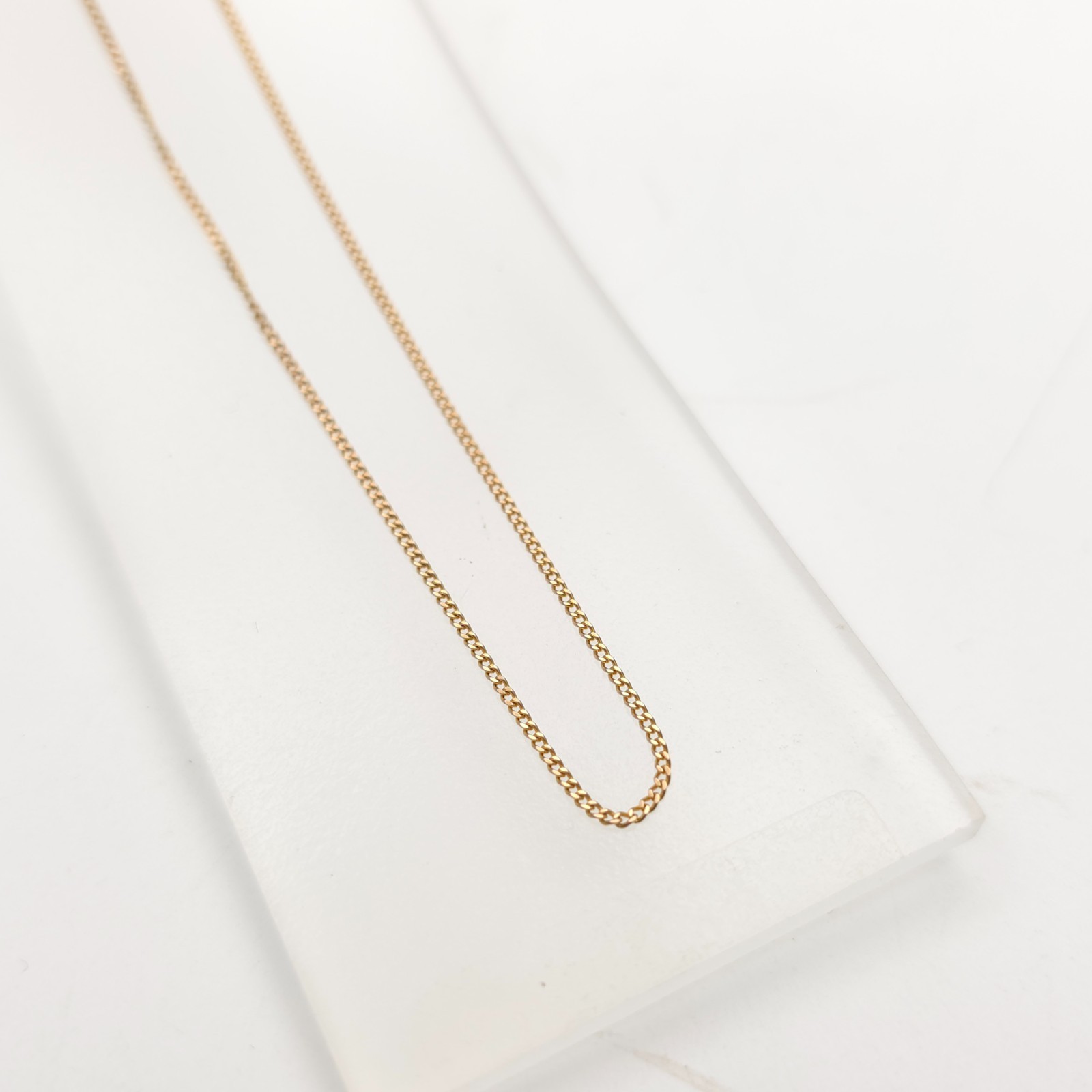 9ct Yellow Gold Vintage Lightweight Curb Chain necklace – 16 Inch / 40cm