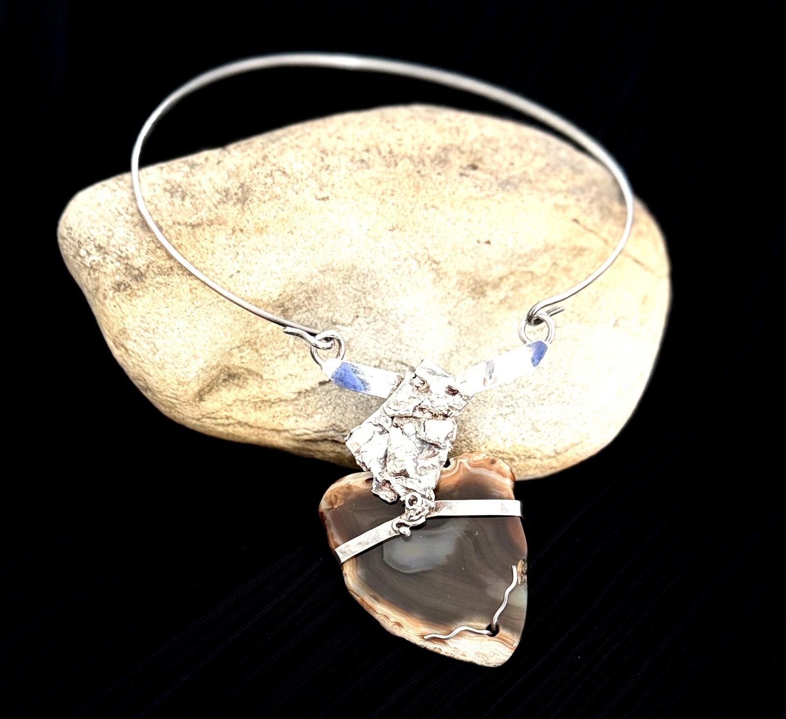 SORTILEGIO: Handmade Collar Necklace Natural Agate Artisan Forged One of a Kind