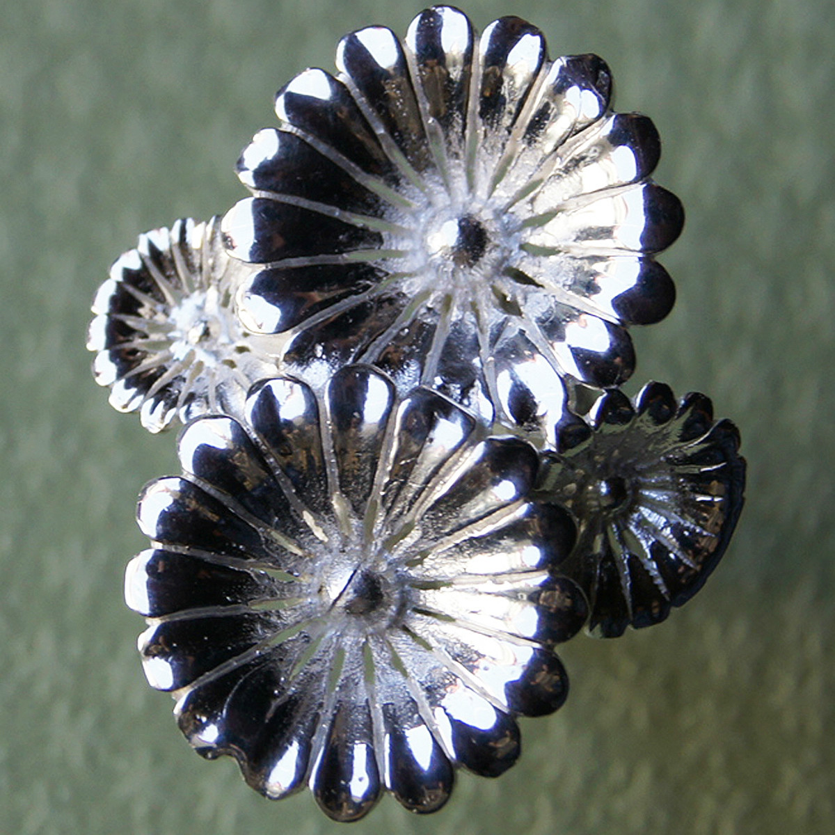 Available in sizes 6 7 8 9 Ring valuable to the recipient flower silver nice