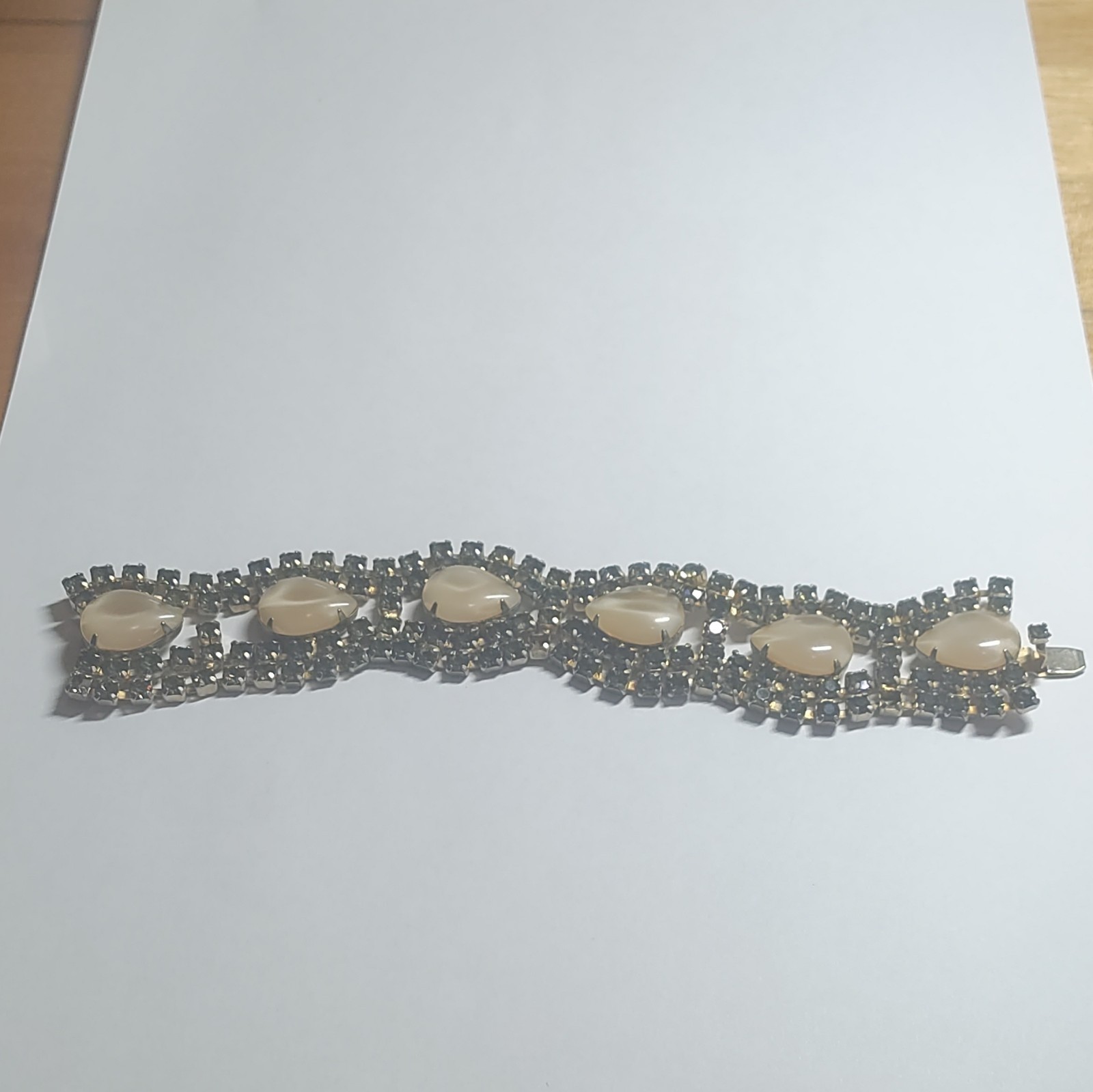 Beige Oval Glass & Rhinestone Silver Tone Link Tennis Bracelet Box Clasp