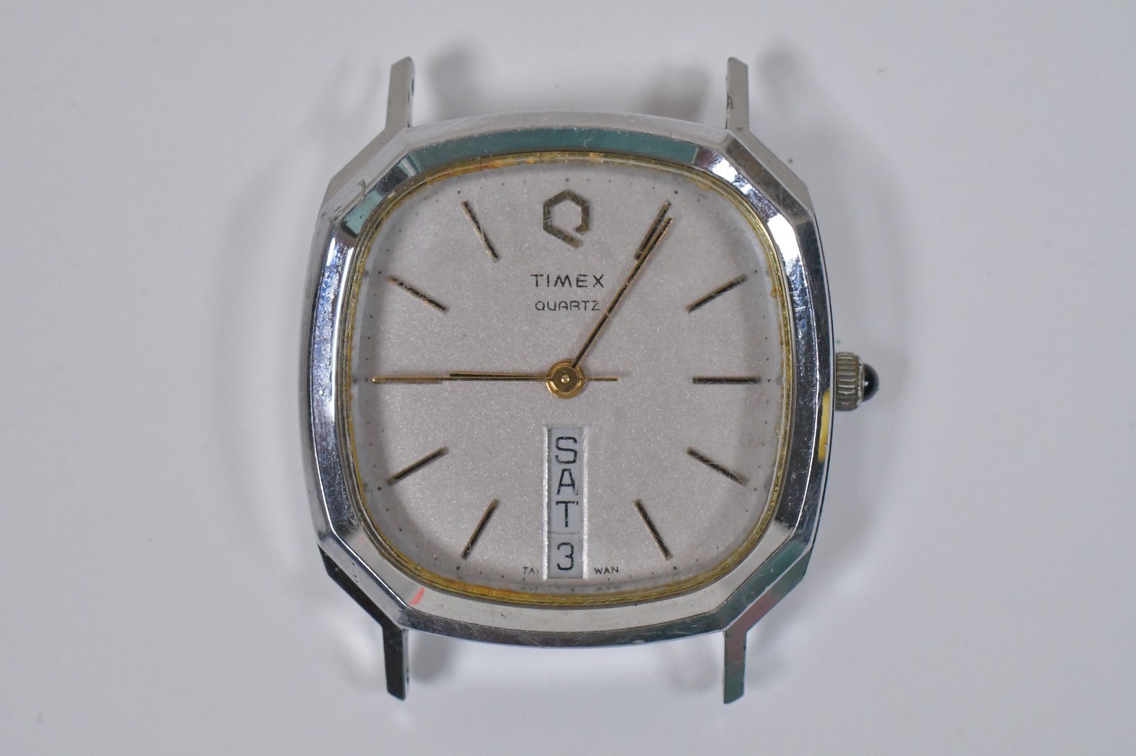 Vtg Timex Q Quartz Day Date Silver Tone 32mm M Cell AS IS PARTS or REPAIR