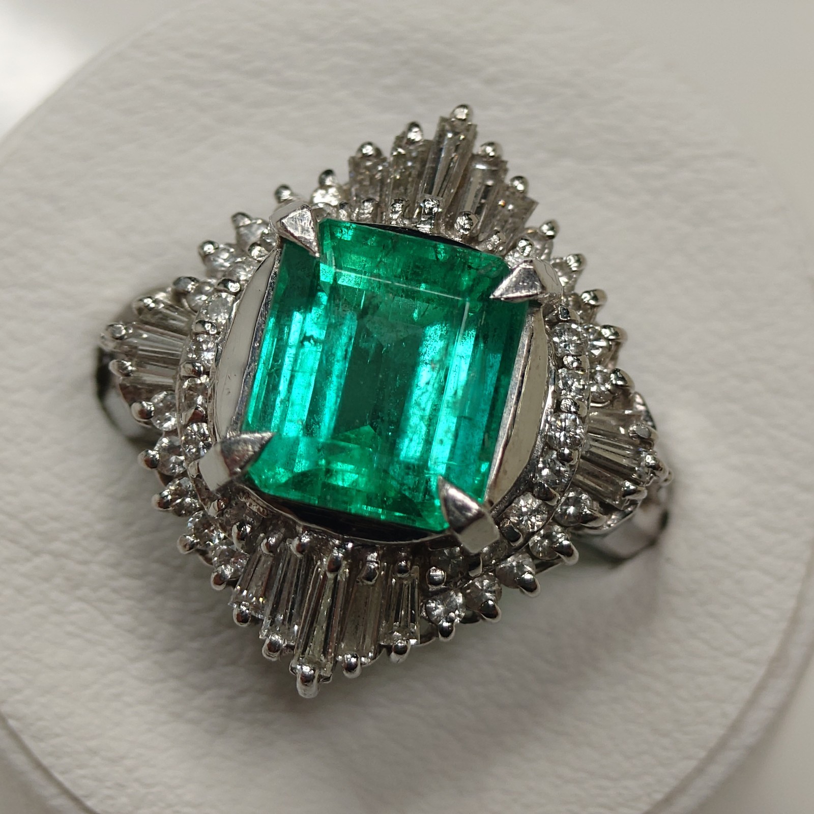 Emerald Ring, 900 Platinum RING Pt900 E2.16 D0.58 jew0006 Imported from Japan