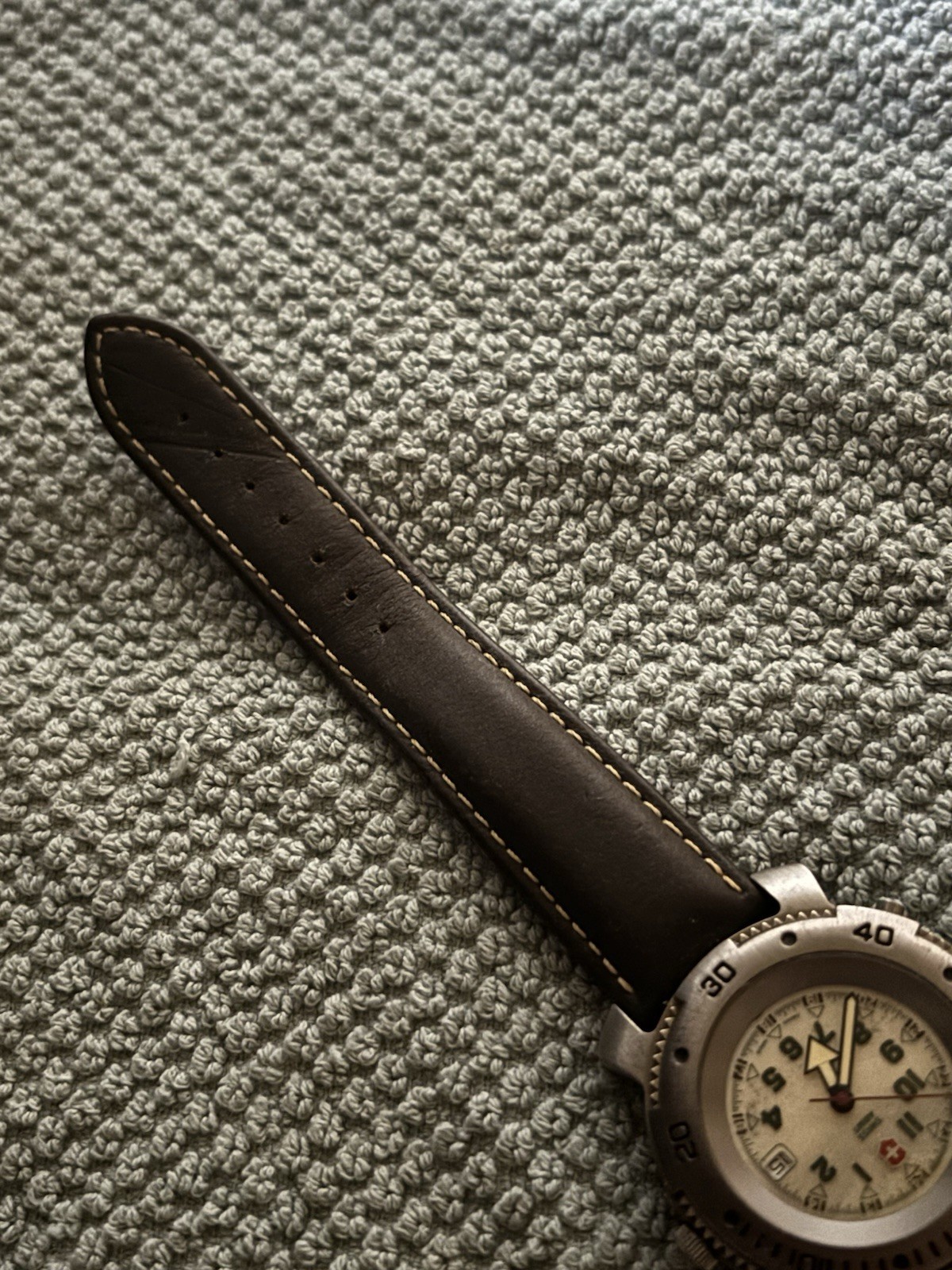 victorinox Switzerland swiss army watch 166 feet water resistant