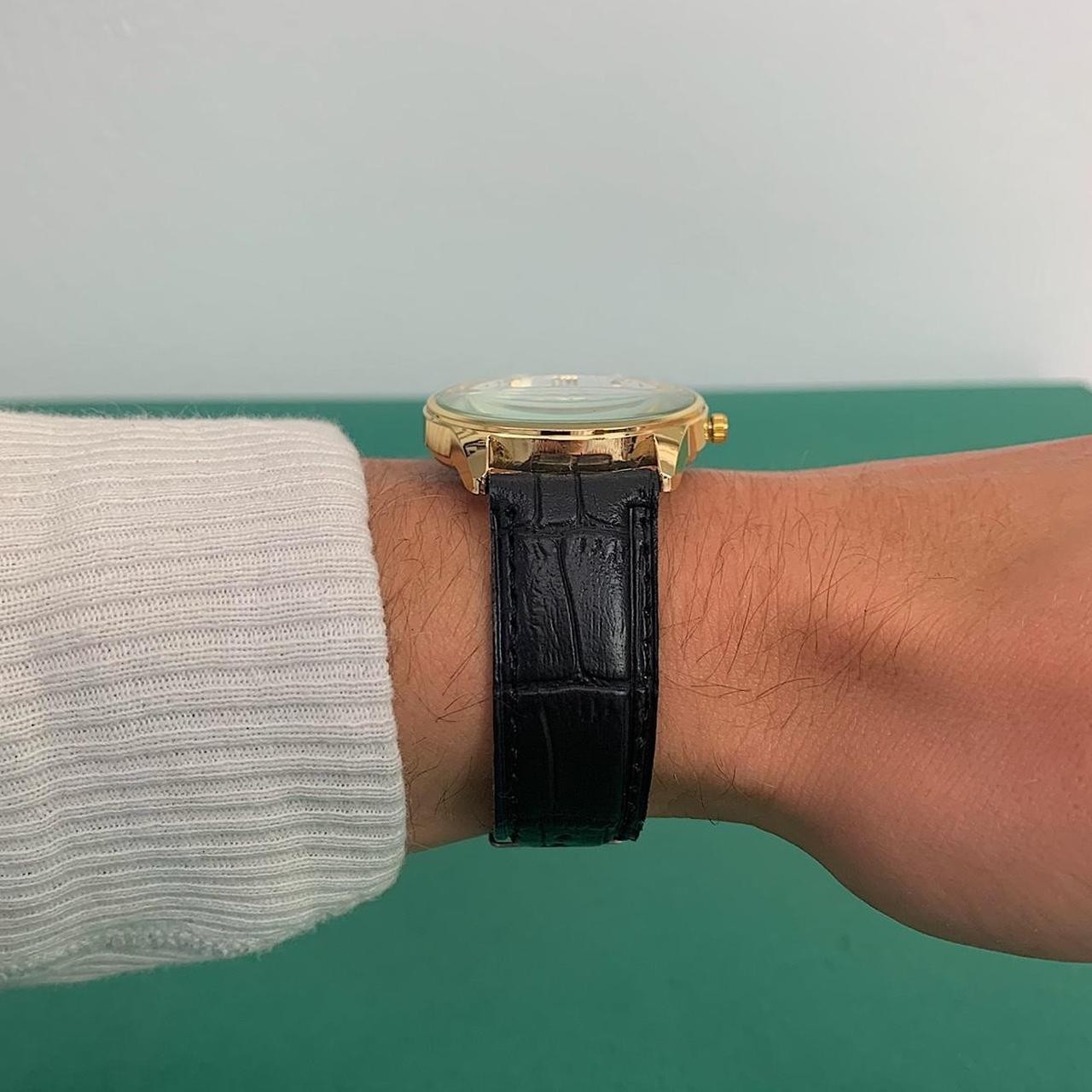 Minimalistic Black essential vintage 90s style gold and leather style band