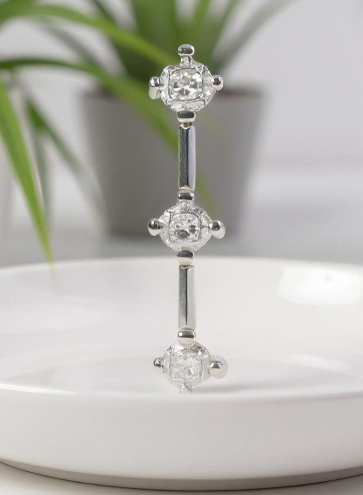 10K White Gold 3-Stone Natural Diamond Vertical Drop Pendant 1.09 Grams